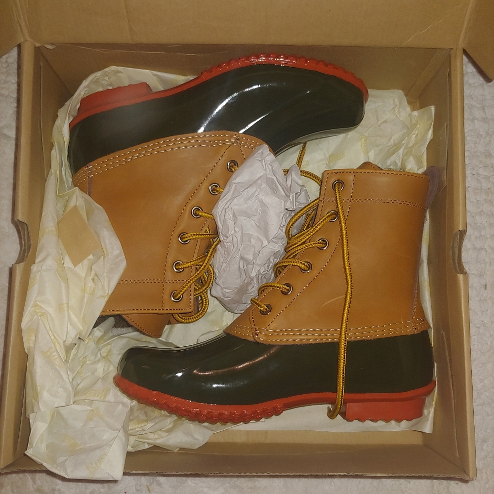 Brand spanking new bass bean boots